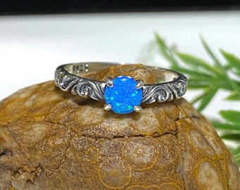 Vintage Sterling Silver Blue Opal carved Band Ring.