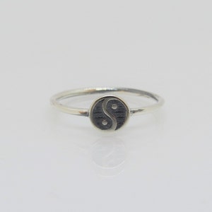Vintage Sterling Silver Yin Yang Tiny Ring Size 7