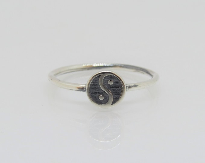 Vintage Sterling Silver Yin Yang Tiny Ring Size 7