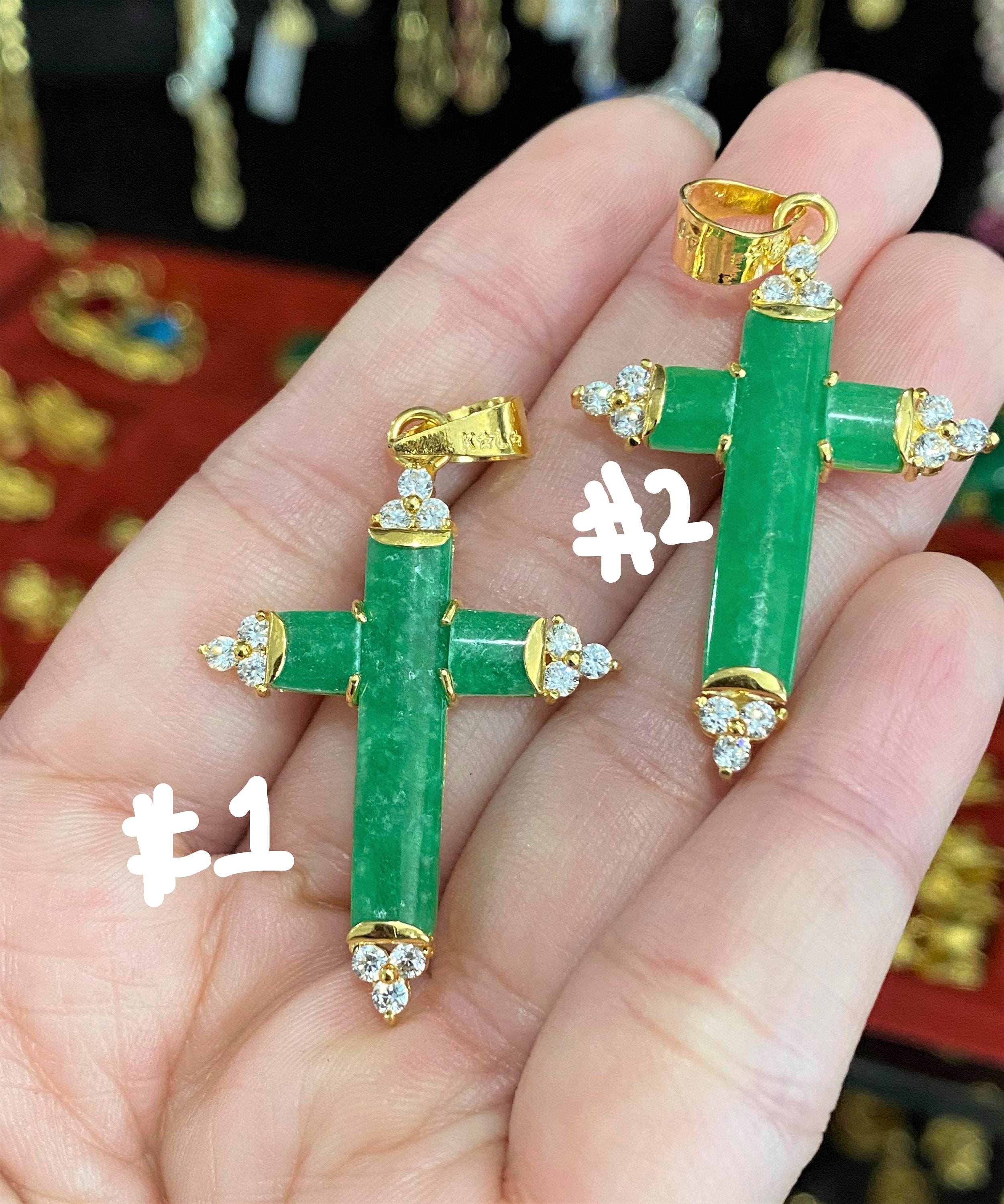 Vintage 18K Solid Gold Green Jadeite Jade & White Topaz Vintage 18K Solid Gold Green Jadeite Jade & White Topaz