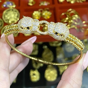 Vintage 18K Solid Yellow Gold Black Sapphire & White Topaz Panther, Jaguar, Tiger Bangle Bracelet 7 2/8''''