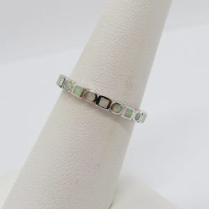 Anillo vintage de plata de ley con incrustaciones redondas y cuadradas de ópalo, talla 6 imagen 5