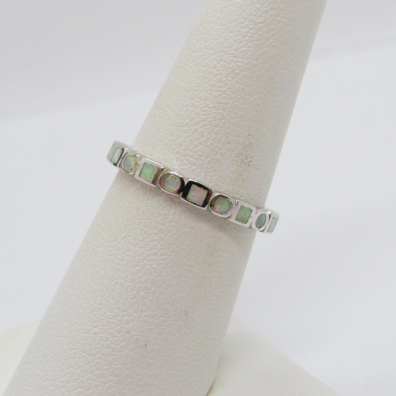 Anillo vintage de plata de ley con incrustaciones redondas y cuadradas de ópalo, talla 6 imagen 5