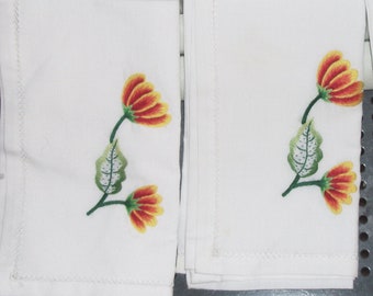 Serviette handgestickt Blume