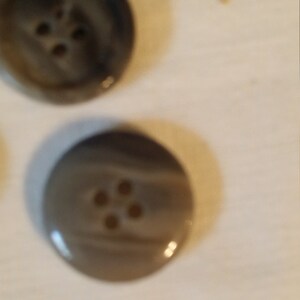 8 buttons vintage 2 cm mottled
