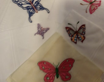 Fazzoletto con nome farfalla ricamato