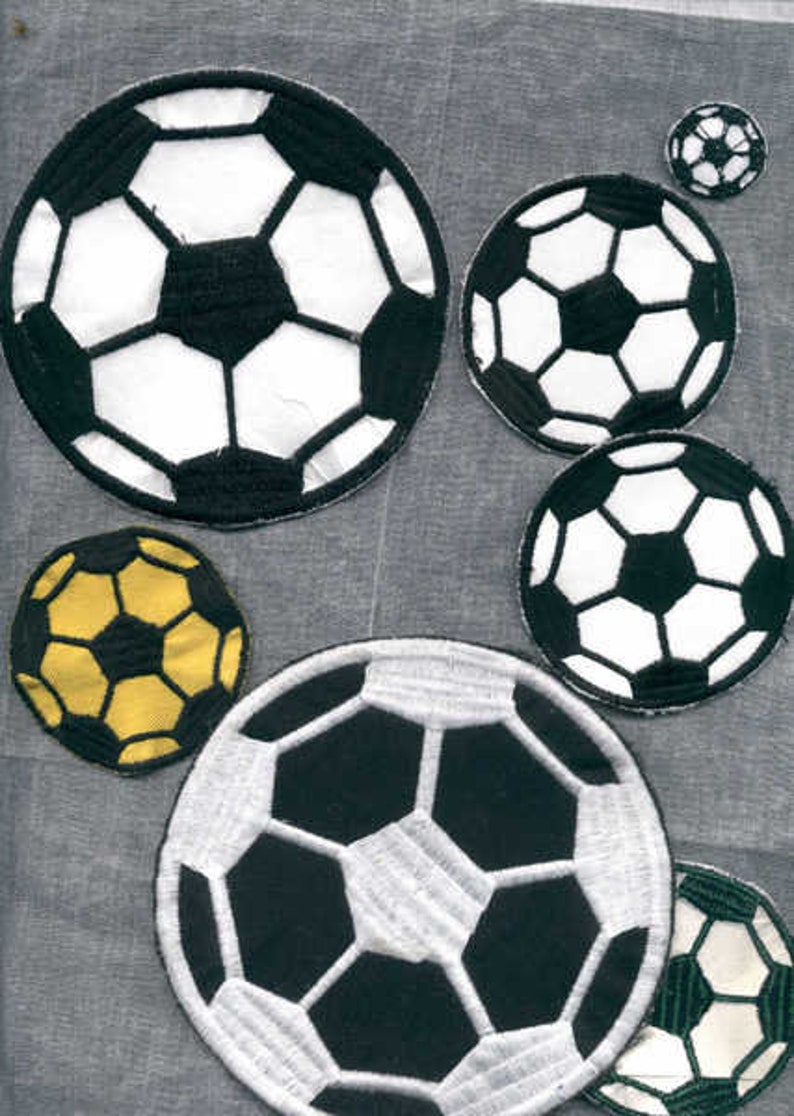 Aufnäher Fußball klein groß jede Farbe Buchstabe,Name,Wort 2 cm