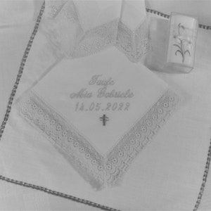 Kit de vela y pañuelo personalizado para bautizo – Pack de vela decorada  para Bautizo y Paño bordado con nombre y fecha del Bautismo - Modelo  Bambula (Gris) : : Bebé