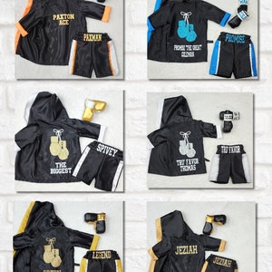 TRI Color Ensemble complet boxer pour bébé. Gants de boxe personnalisés pour nouveau-né, robe de boxe, short de boxe, slip de boxe Black/ Gold trim