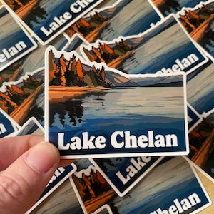 Lake Chelan, Washington - Decalcomania in vinile dello stato di Washington, uso esterno impermeabile, decalcomania resistente ai raggi UV
