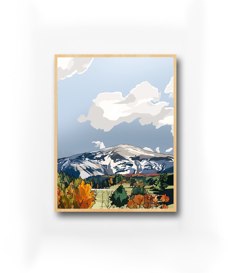 Peut inclure: Une illustration encadr&eacute;e d'une cha&icirc;ne de montagnes avec des sommets enneig&eacute;s, entour&eacute;e d'une for&ecirc;t avec des feuillages d'automne dans des tons d'orange, de jaune et de vert. Le ciel est bleu avec des nuages blancs.