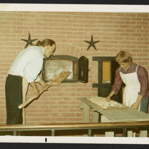 Manichini vintage colore foto Museo cottura pane 1970, originale trovato foto, fotografia vernacolare