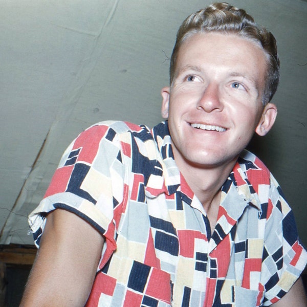 Jahrgang rot umrandet Kodachrome Dia... Pfiffigen Shirt 1950, 35mm Farbe Foto Slide, traditionelle Fotografie, 50er amerikanischen Mann Originalfoto