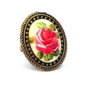 Bonito anillo ajustable de oro con diseño de rosa rosa pintada a mano. Joyería romántica. ENVÍO GRATIS.