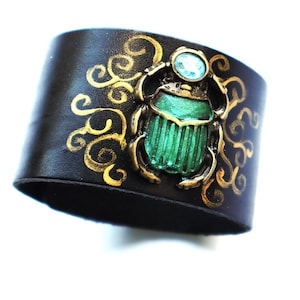 Verstellbare mystische Skarabäus-Käfer-Leder-Manschetten-Schutz-Armband Boho-ägyptischer Schmuck KOSTENLOSER VERSAND