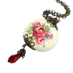 Pretty Vintage Style Hand Painted Rose Pendant Necklace Porcelain Flower Pendant Antique Romantic Vintage Floral Jewelry for Women Gift
