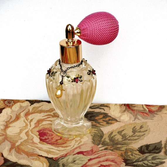 The History of Middle Eastern Fragrances and The Region's Impact on Modern  Perfume Trends