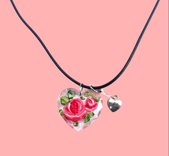 Collana vintage con rosa, ciondolo a cuore romantico e nappa di perle – Gioielli lunghi Boho Chic - Italia