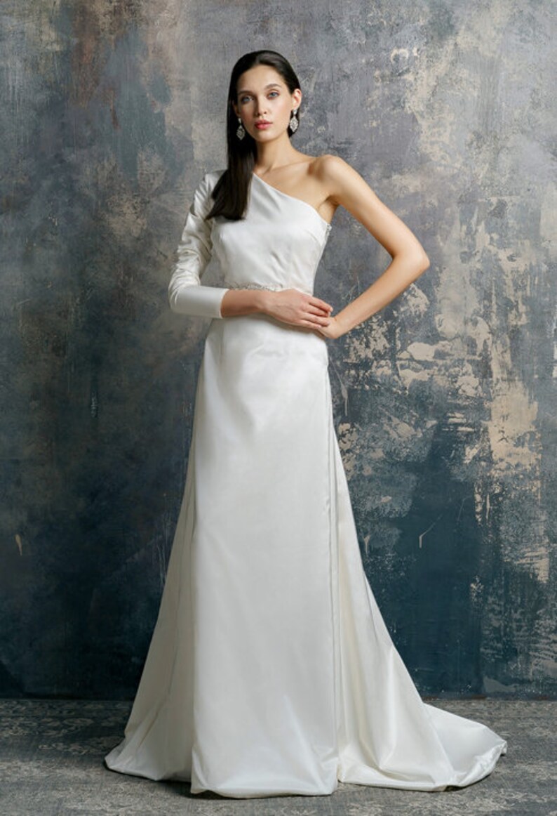 Modern wedding dress/ Ariadna image 4