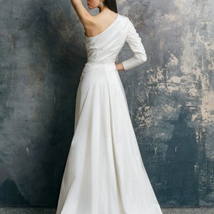 Modern wedding dress/ Ariadna image 3