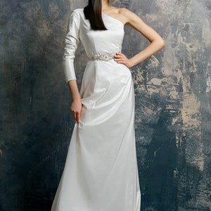 Modern wedding dress/ Ariadna image 5