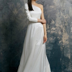 Modern wedding dress/ Ariadna image 8