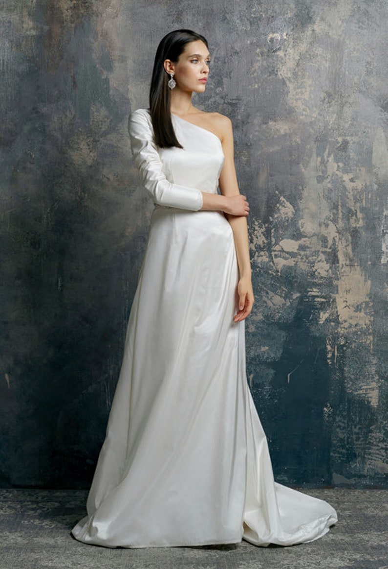 Modern wedding dress/ Ariadna image 8