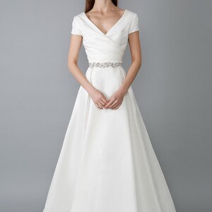 Minimalist wedding dress/ Iriza image 3