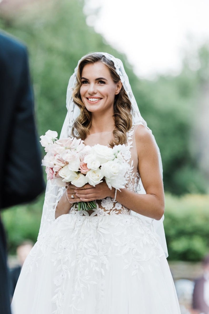 Lace wedding dress, hand embroidery image 2