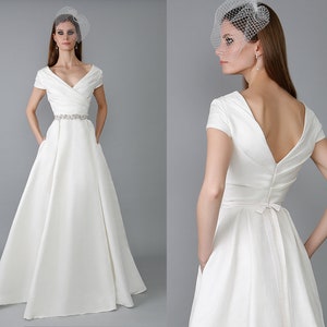 Minimalist wedding dress/ Iriza image 1