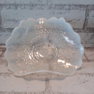 Plato de caramelo de borde curvo de Jefferson glass