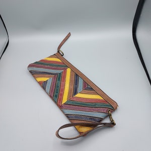 Liz Claiborne aAjerto clutch con muñequera