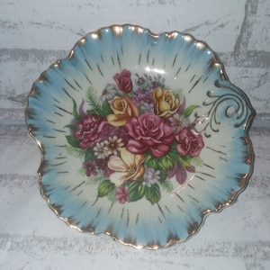 Pretty blue and gold trimmed flowered dish