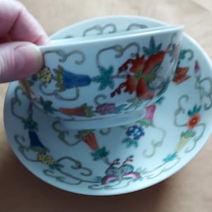 Beautiful vintage Chinese pair of bowls