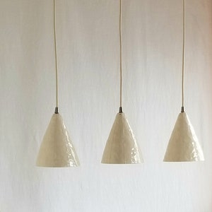 Petite suspension en céramique. Eclairage de l&#39;îlot de cuisine. Blanc ou couleurs personnalisées