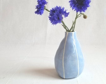 Small vase. Handmade ceramic. Organic form