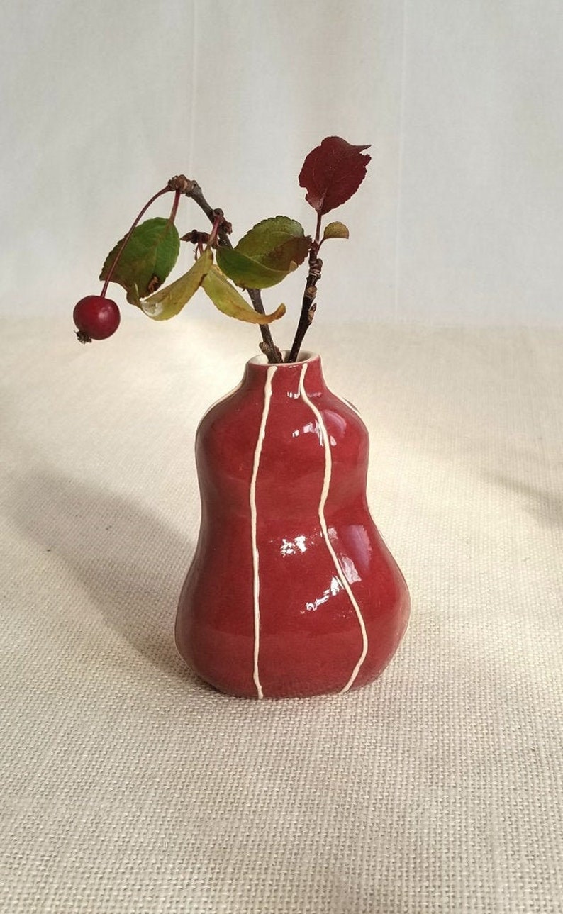 Bud vase. Handmade modern mud ceramics. Etsy pottery. Organic Etsy