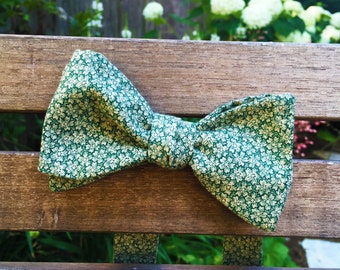 daisy green (self tie bowtie)