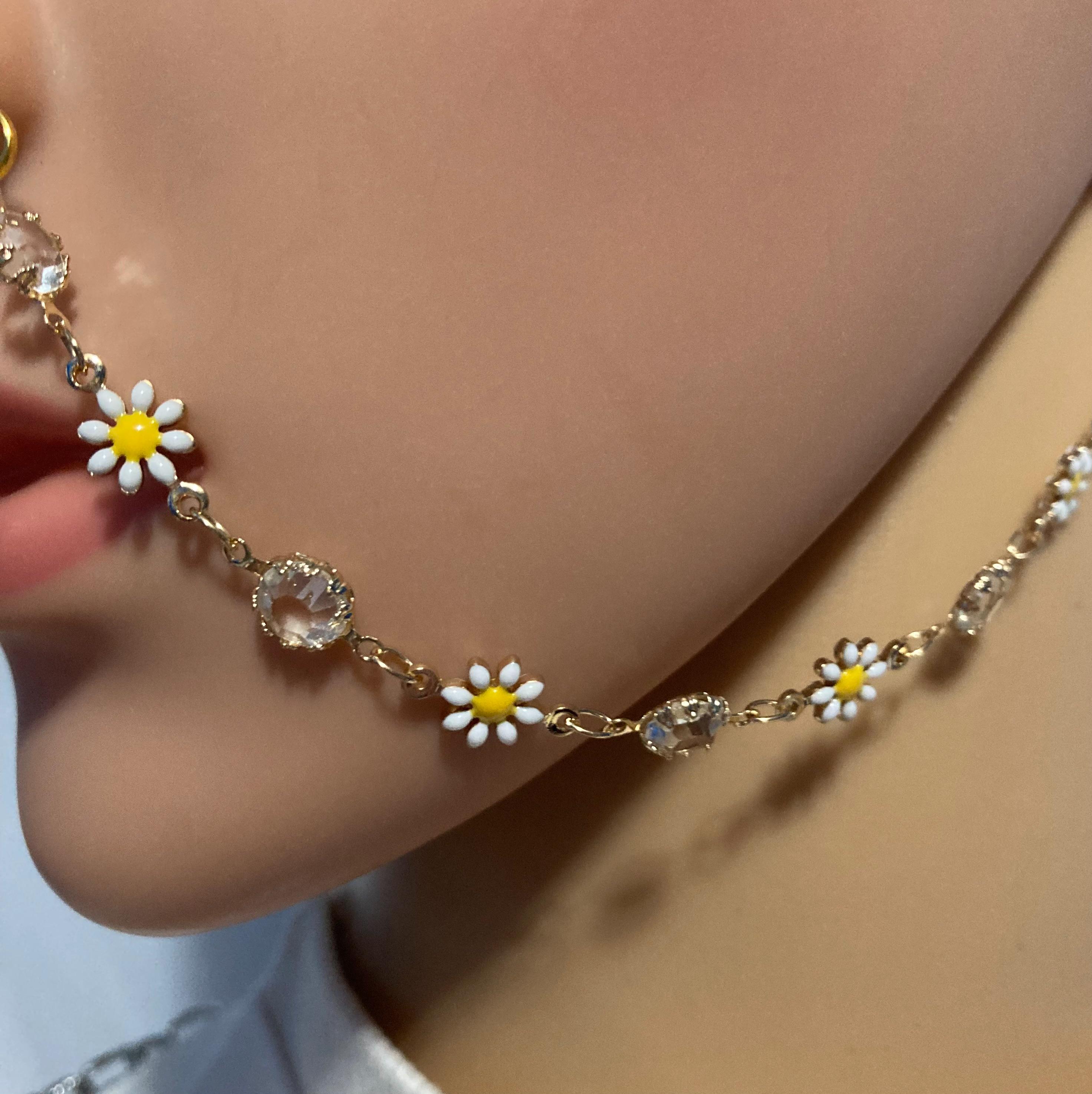 Single Strand Daisy and Clear Rhinestone With Gold Nose Chain - Etsy