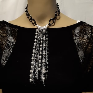 On the Fringe Schwarz Weiß & Silber Bead und Kette Halskette - One of a Kind