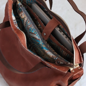 Zusätzliche Taschen Laptoptasche, Seitliche Wassertasche, Schiebe- und Reißverschlusstaschen