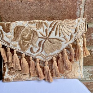 Hermosa Cartera Artesanal Mexicana Beige