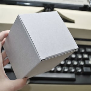 35 Geschenkdozen; Witte, grijze en bruine kraft geschenkverpakkingen; Verpakkingen, presentatiedozen, vierkante dozen, geschenkdozen 3,35 x 3,35 x 3,94"
