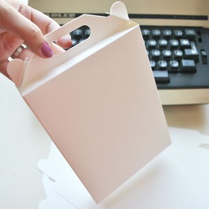 30 dozen met handvat I grijs, wit, kraft-karton geveldozen I geschenkdoos met handvat voor dvd's, boeken, sjaals 7,6 x 5,5 x 1,18"