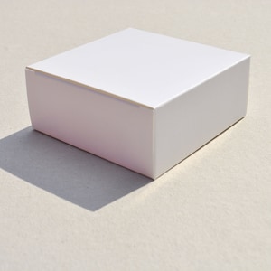 60 クラフト、白、グレーのギフトボックス、ギフトボックス、パーティーの記念品、結婚式の記念品、プレゼンテーションボックス、パッケージ I 3.66x3.66x1.57"