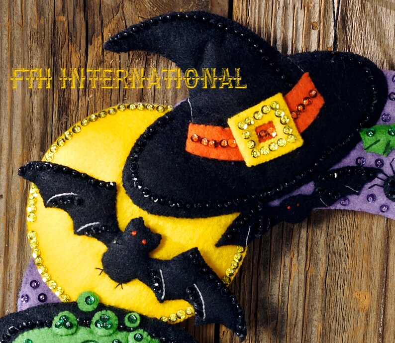 Witch's Brew Wreath Felt Applique Wall Hanging De Bucilla