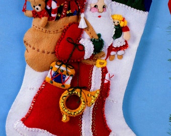 Bucilla Old Fashioned Santa 18 Felt Christmas Stocking Kit 83005