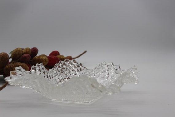 Vintage clear glass ruffled trinket dish - image 3
