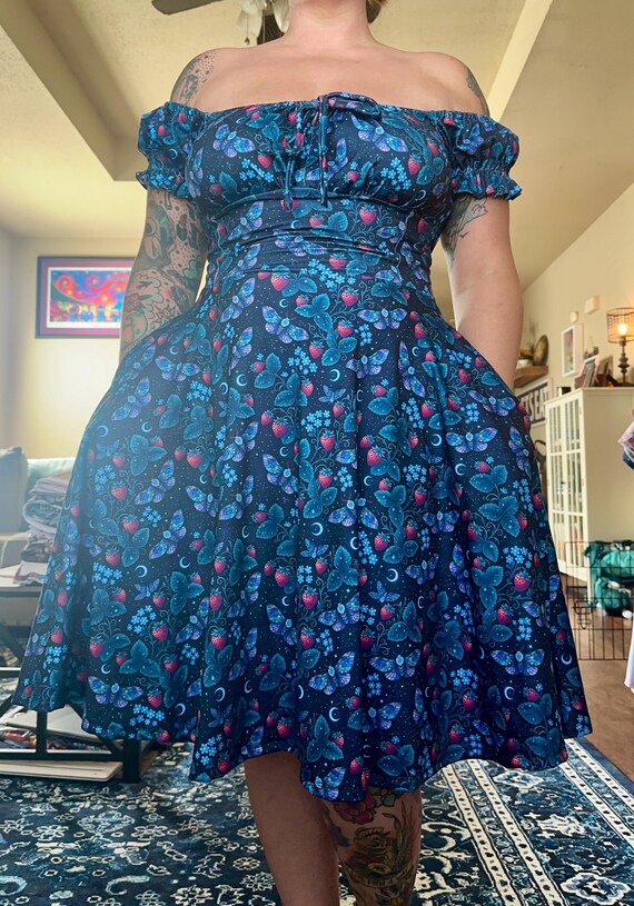 blue dress with strawberries Milkmaid Dress, Strawberry Dress, Strawberry Print, Berries Dress, Cottagecore, Milkmaid Top Raspberry dress SIZE:22W Fabric_Nida Matte AVON Little Black Dress Vestito neonata con fantasia