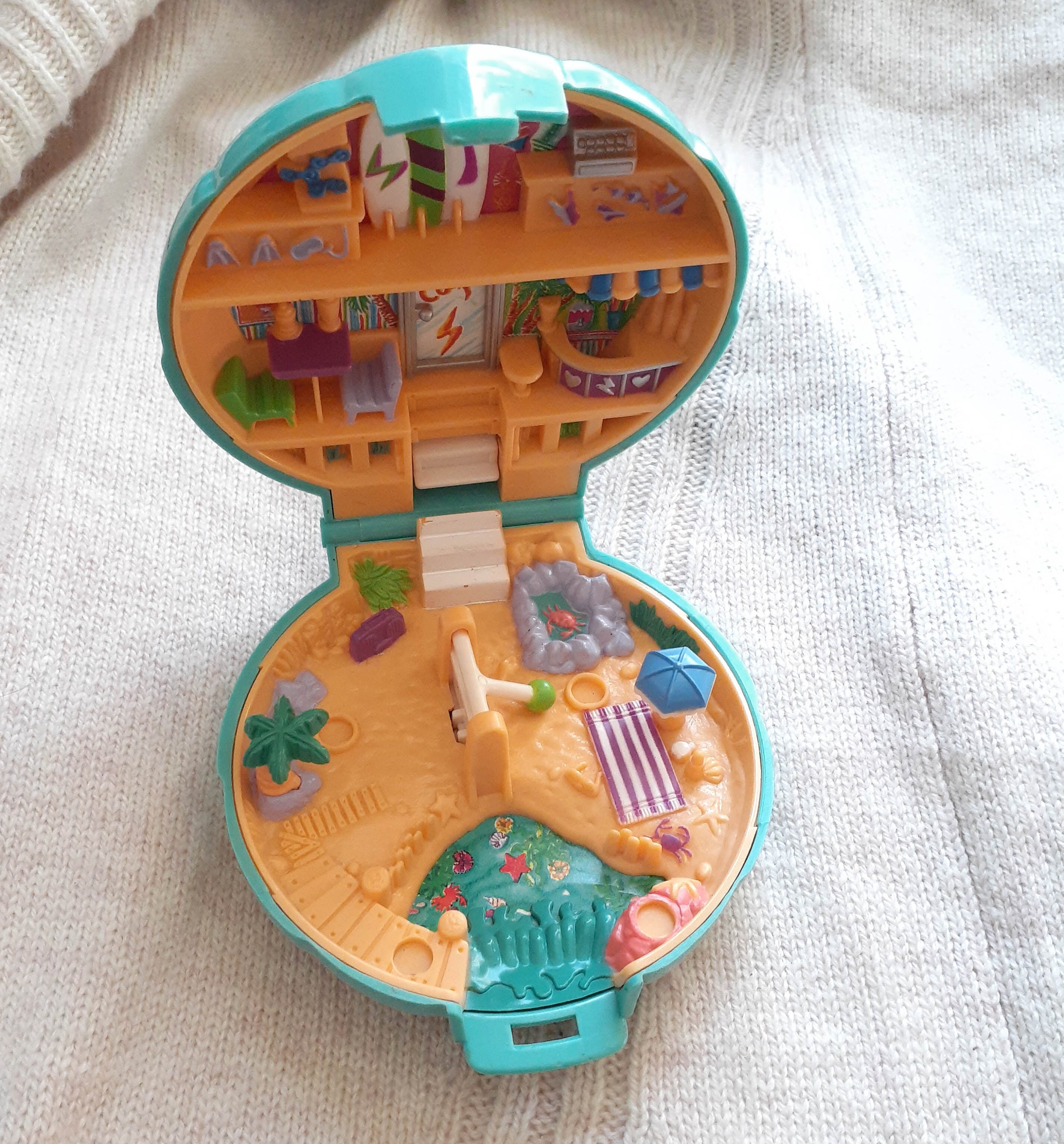 Polly pocket store beach party
